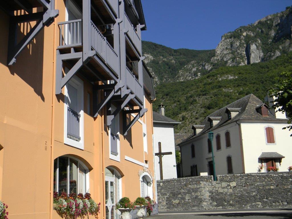 Hotel Chez Pierre D'Agos Exteriör bild